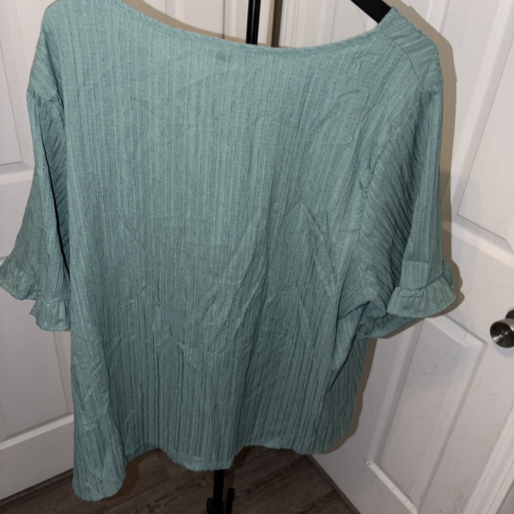 Emery Rose Sage Green Textured Top Plus Size 4XL Bell Sleeve Boho Breezy Casual - Picture 4 of 9